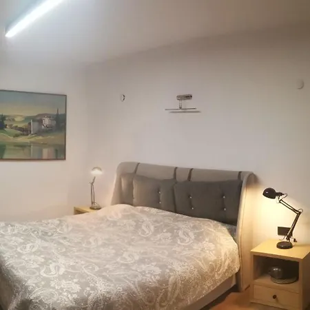 别墅 Black Box Village With Garden