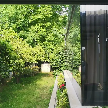 Black Box Village With Garden Вилла *